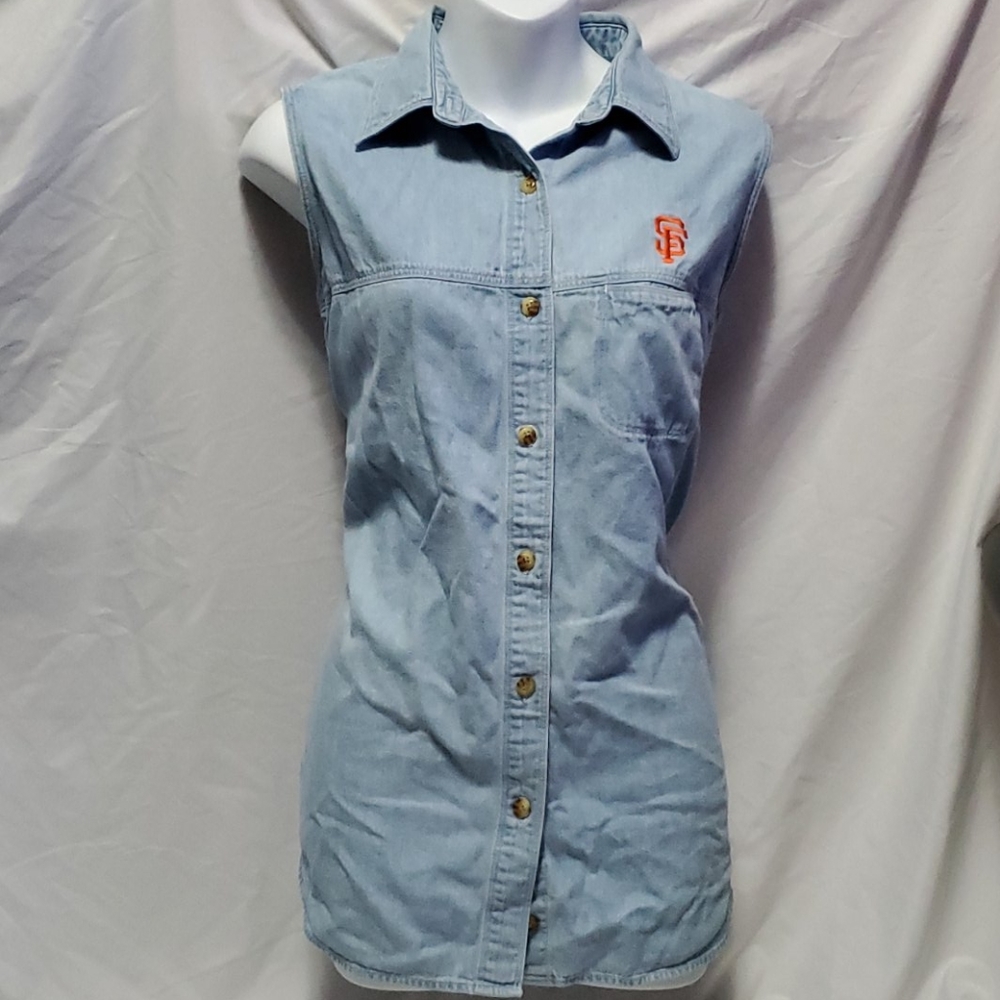 Sleeveless SF top